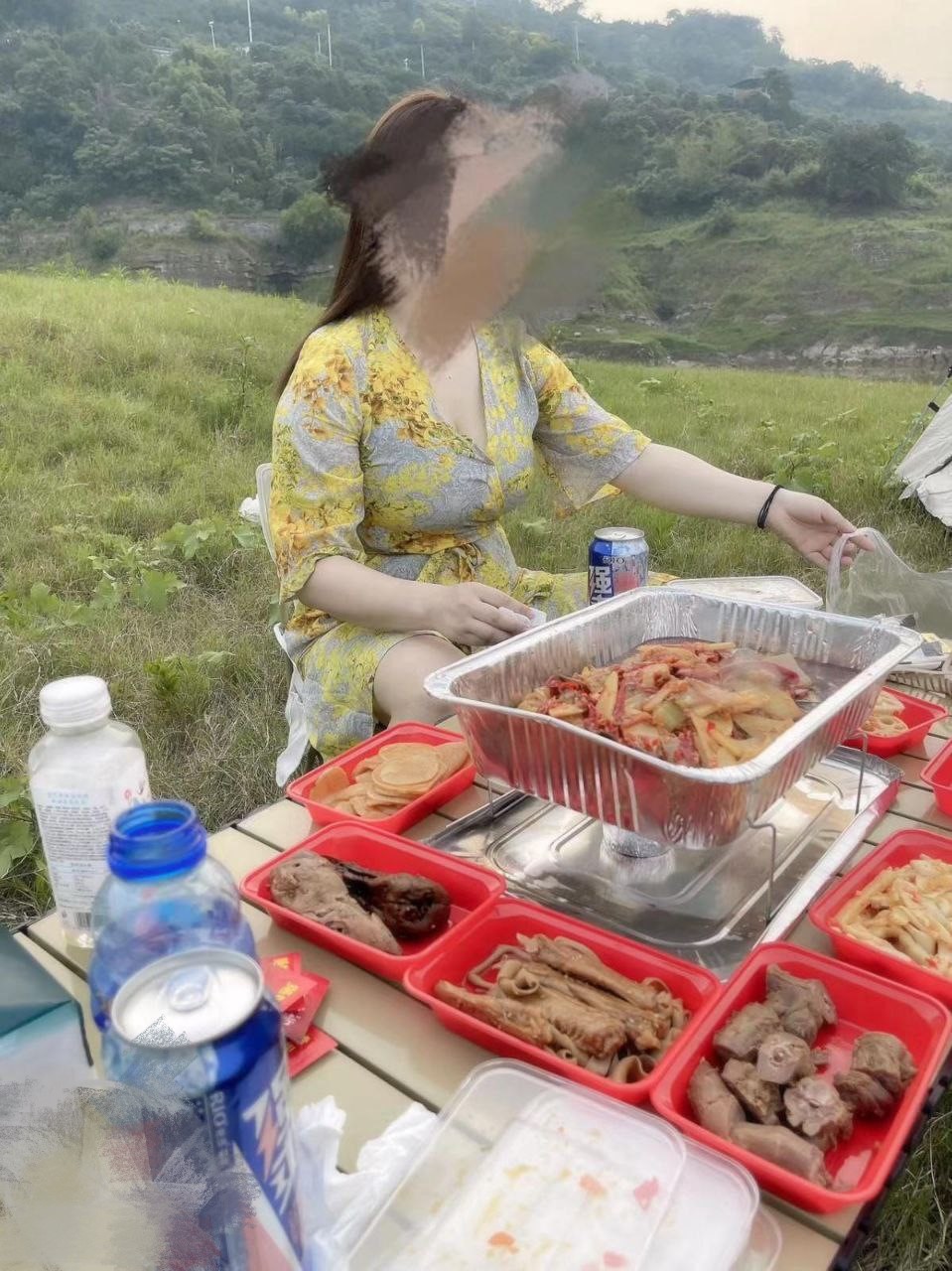 姐弟乱伦 带姐姐到野外露营，偷偷下药，再次进入姐姐的身体