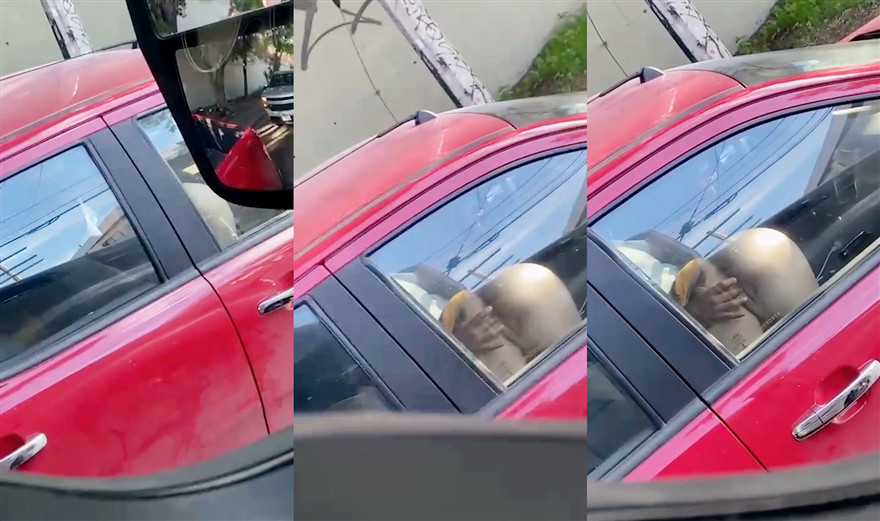 等红灯的时候旁边车的大哥一边开车一边扣副驾驶妹子的逼 录下来发给交警驾叔叔扣他分