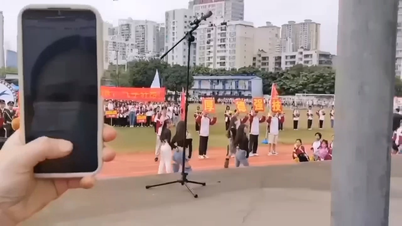 最新吃瓜 河北沧州职业学院女生校运会开幕舞蹈表演 两个奶子甩出来 大饱观众眼福