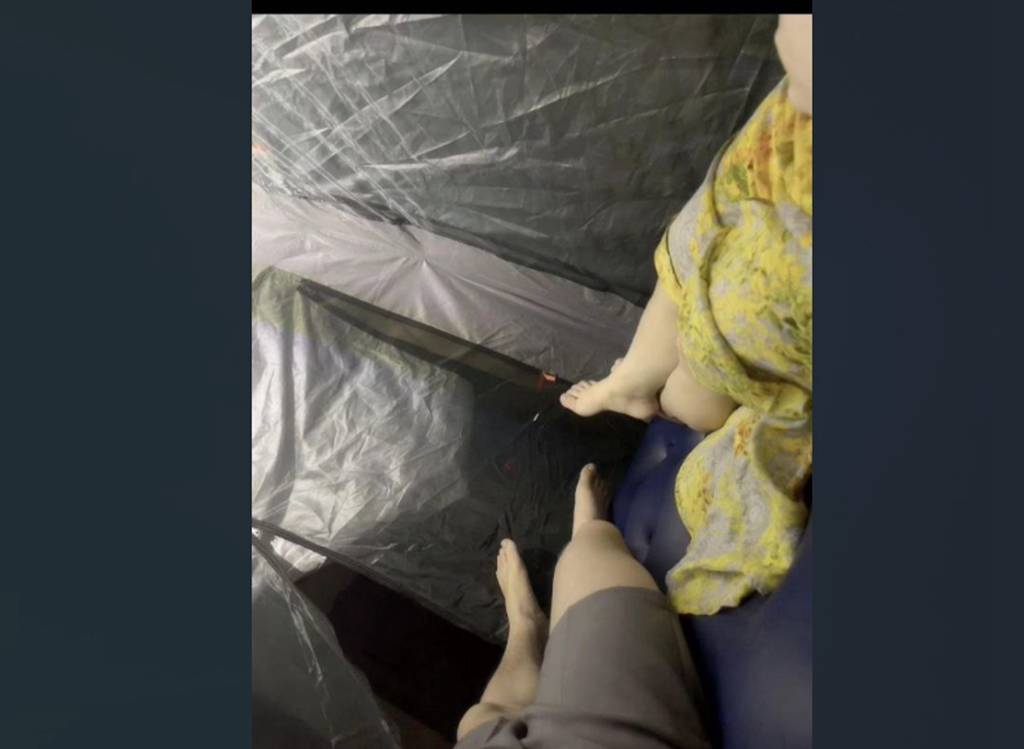 姐弟乱伦 带姐姐到野外露营，偷偷下药，再次进入姐姐的身体