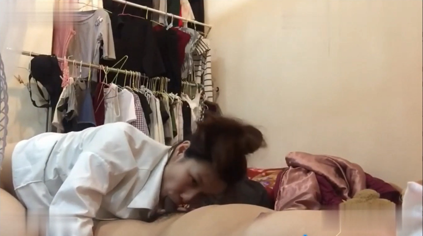 网爆门事件～湖北少妇萱萱出轨邻居被爆 房口技超强表情很销魂 “你老公被我绿到家了！”