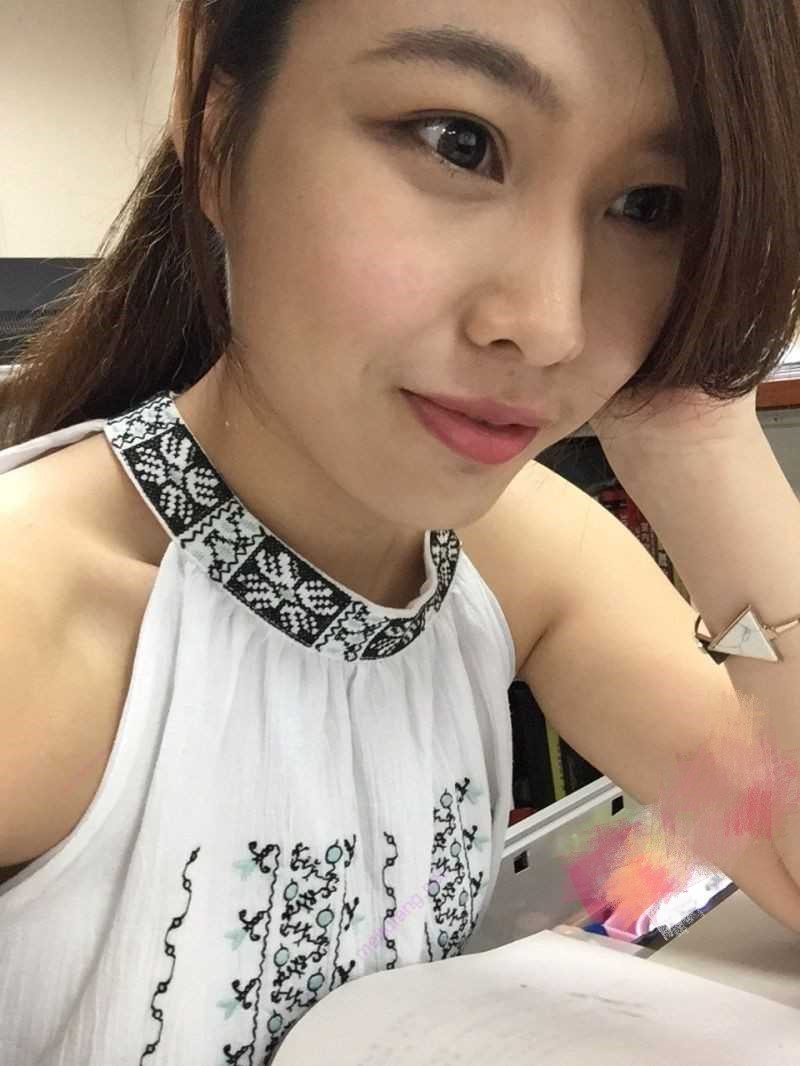 网爆门事件～湖北少妇萱萱出轨邻居被爆 房口技超强表情很销魂 “你老公被我绿到家了！”