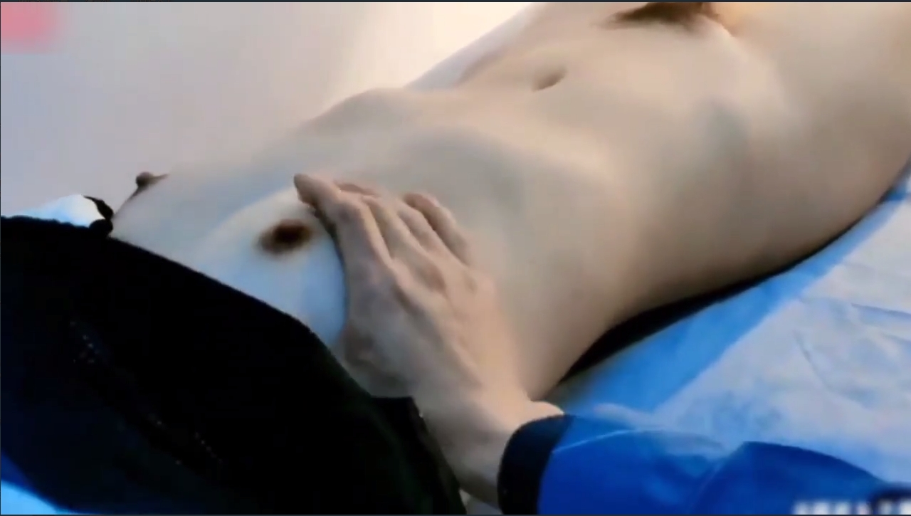 不正经的SPA理疗会所一双大白美腿少妇 还是个白虎  一线粉逼少妇，顶入翘臀深入虎穴