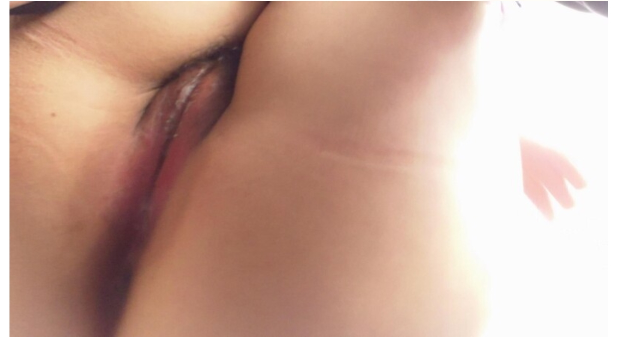 （穴生妹）标准的处女口！阴唇洞口微小，尿分叉 屁滚尿流