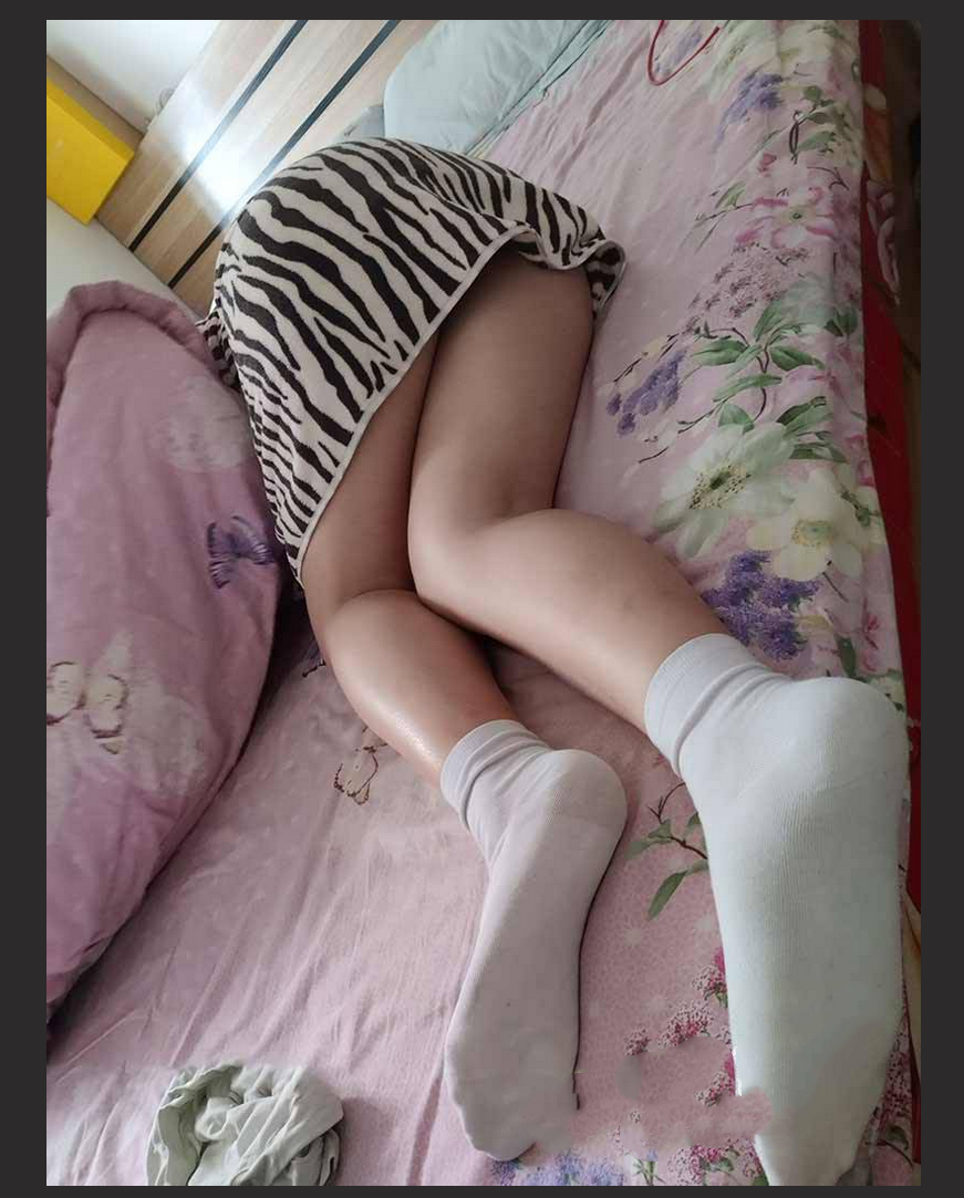 湖南城市学院极品美臀反差女【胡佳玲】与校男友同居不雅露脸自拍流出