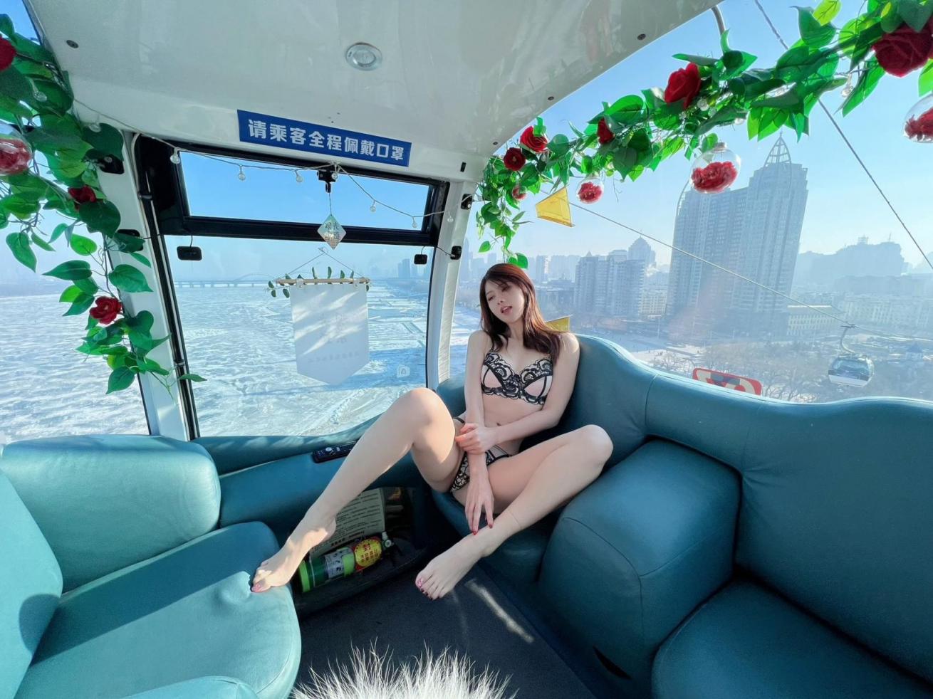 自古人美逼遭罪 来公司第一天就被领导带进了厕所,喜欢我的美臀非要后入！极品白皙性感蜂腰蜜桃臀长腿女神