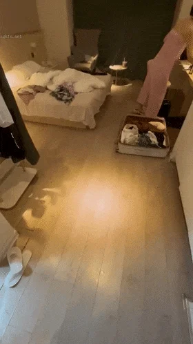 大专学生妹 从KTV到家中电梯口交镜子前啪啪 极品嫩妹干爽了！