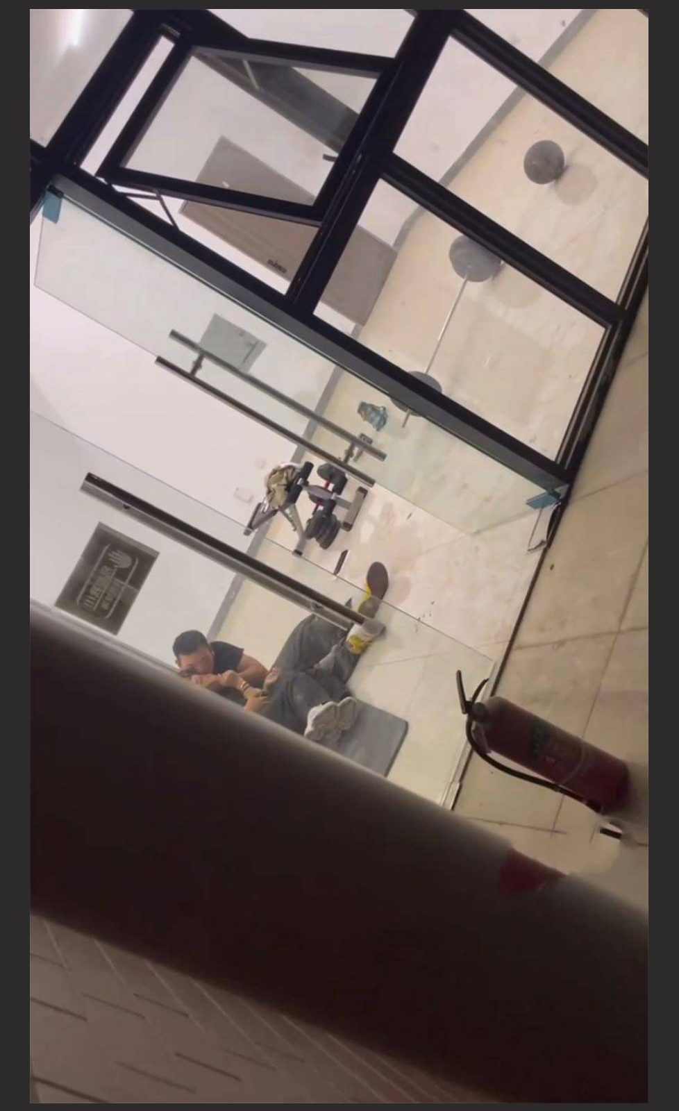 广州华商学院男生带外校女生进活动室口交 同学举报导致其被辅导员抓包 现场社死