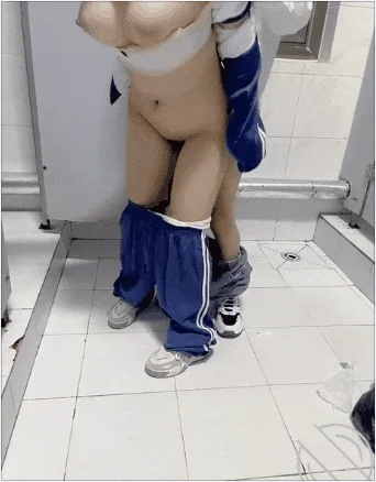 女厕强操白虎表妹 求我快点干 直接内射