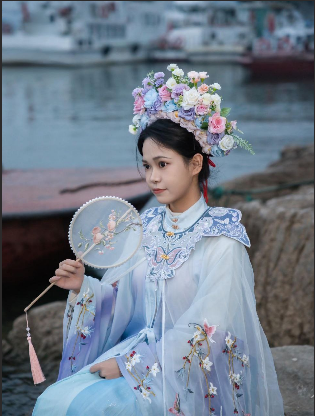 广西外国语学院秦蓉婷 刚上大一就和男朋友开房操逼 后入捅得叫声连连