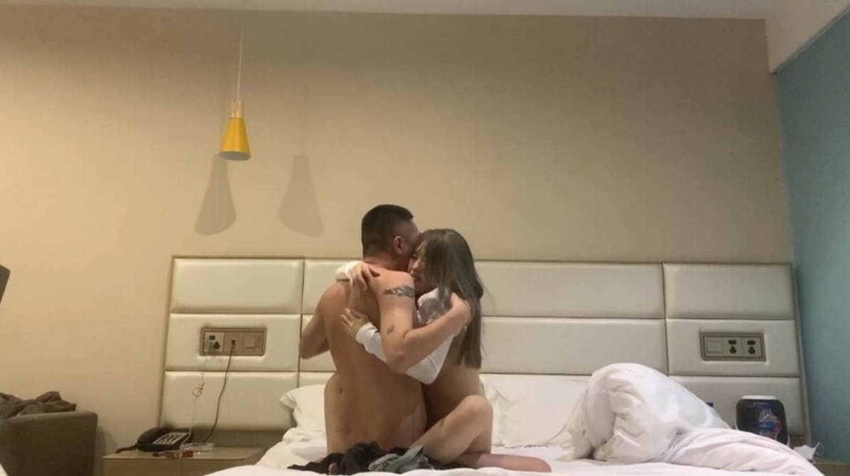 “不要啊求你了”对白刺激~刺青帅小伙露脸霸王硬上弓3位年轻漂亮小姐姐人生赢家啊操遍了所有类型妹子