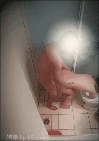 强操哺乳期嫂子新作表哥睡后偷偷跑进厕所 趁嫂子洗澡操了她