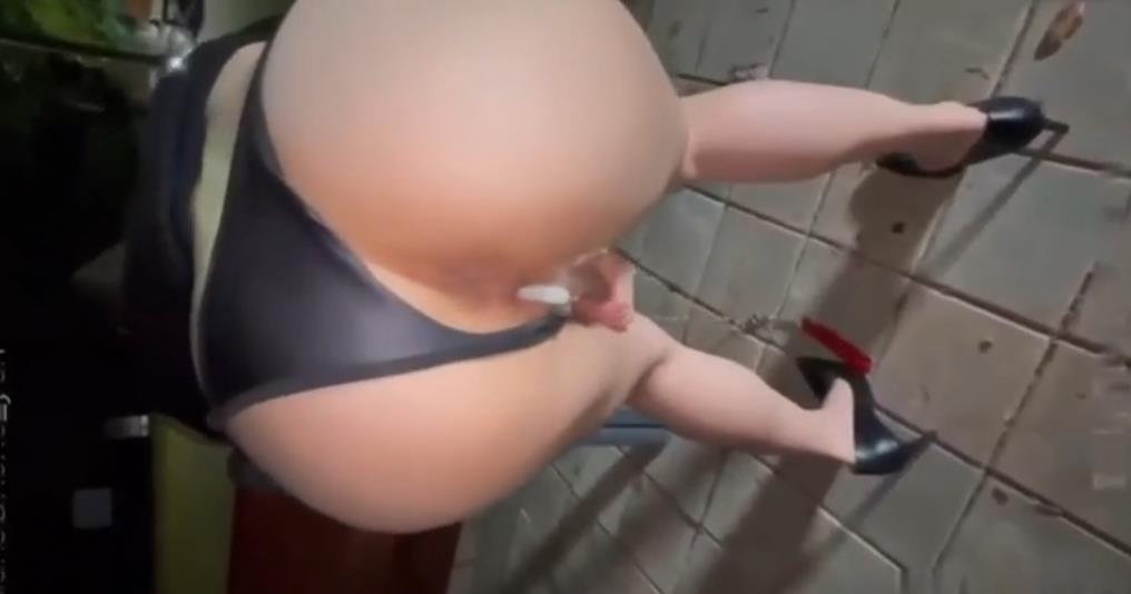 深夜车来车往 公路边野战 蜜桃臀内射 精液流一地