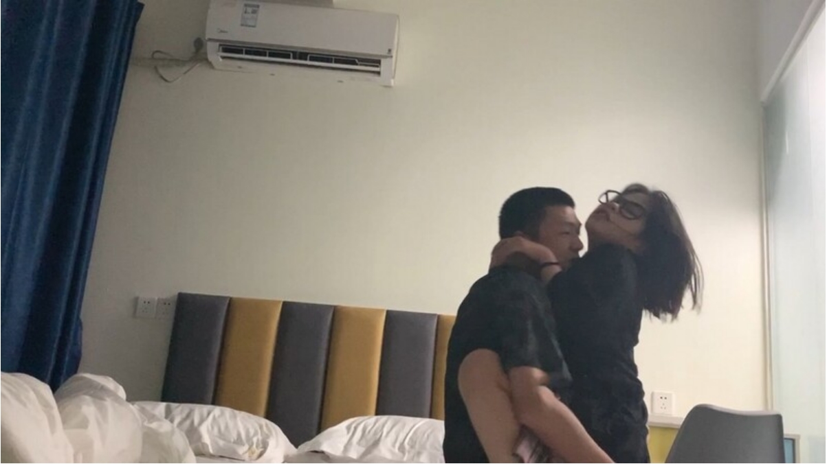 “不要啊求你了”对白刺激~刺青帅小伙露脸霸王硬上弓3位年轻漂亮小姐姐人生赢家啊操遍了所有类型妹子