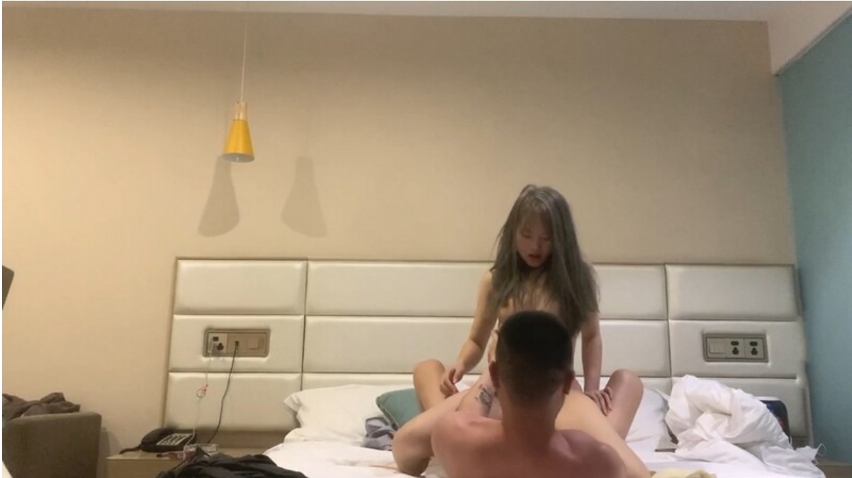 “不要啊求你了”对白刺激~刺青帅小伙露脸霸王硬上弓3位年轻漂亮小姐姐人生赢家啊操遍了所有类型妹子