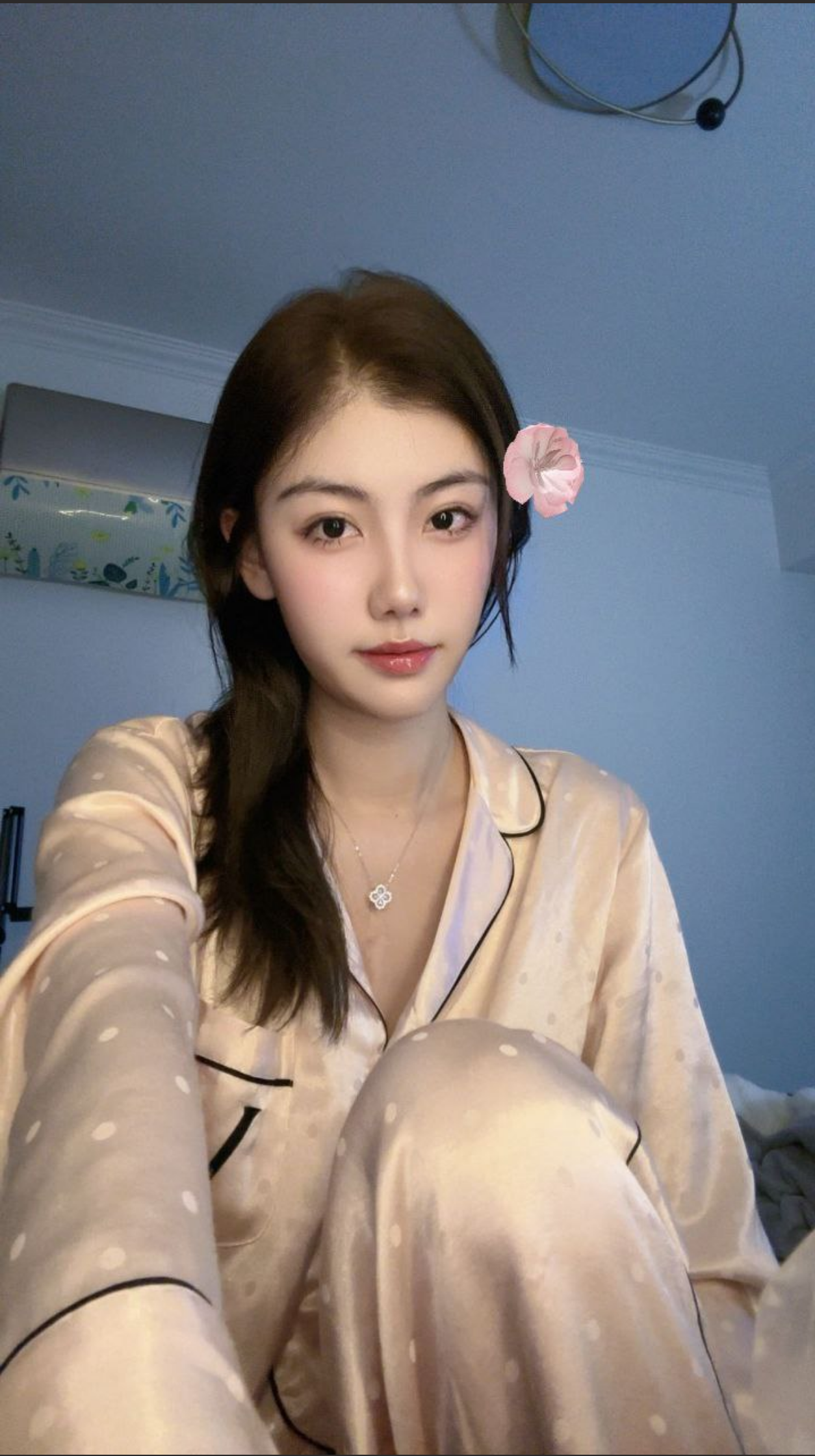 新疆出差认识的哈萨克族04年小姑娘！比混血儿还带劲的少数民族！真实约啪学生妹