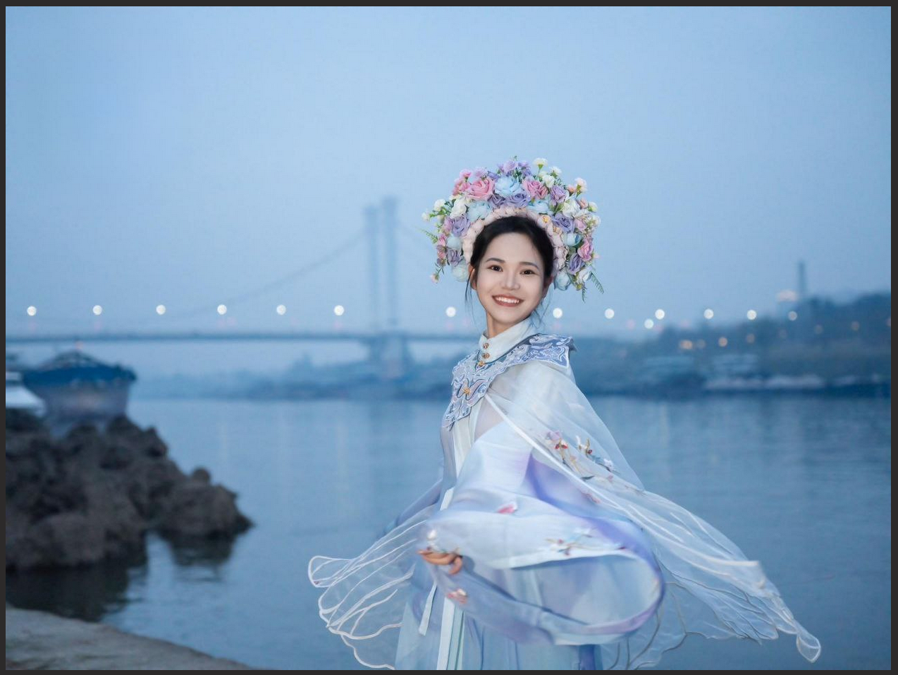 广西外国语学院秦蓉婷 刚上大一就和男朋友开房操逼 后入捅得叫声连连