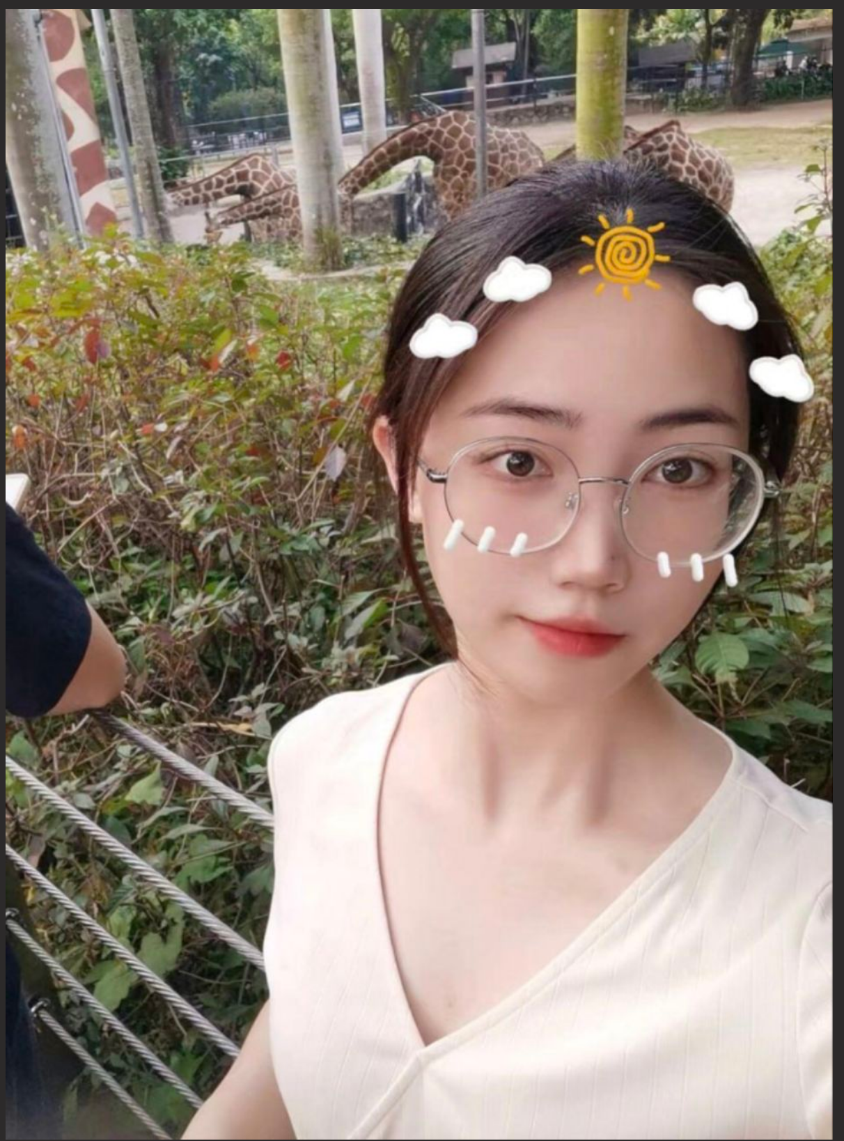 山东最美的爱妻 崔XK 被绿帽癖老公送人操 请把你们的精液都射给她