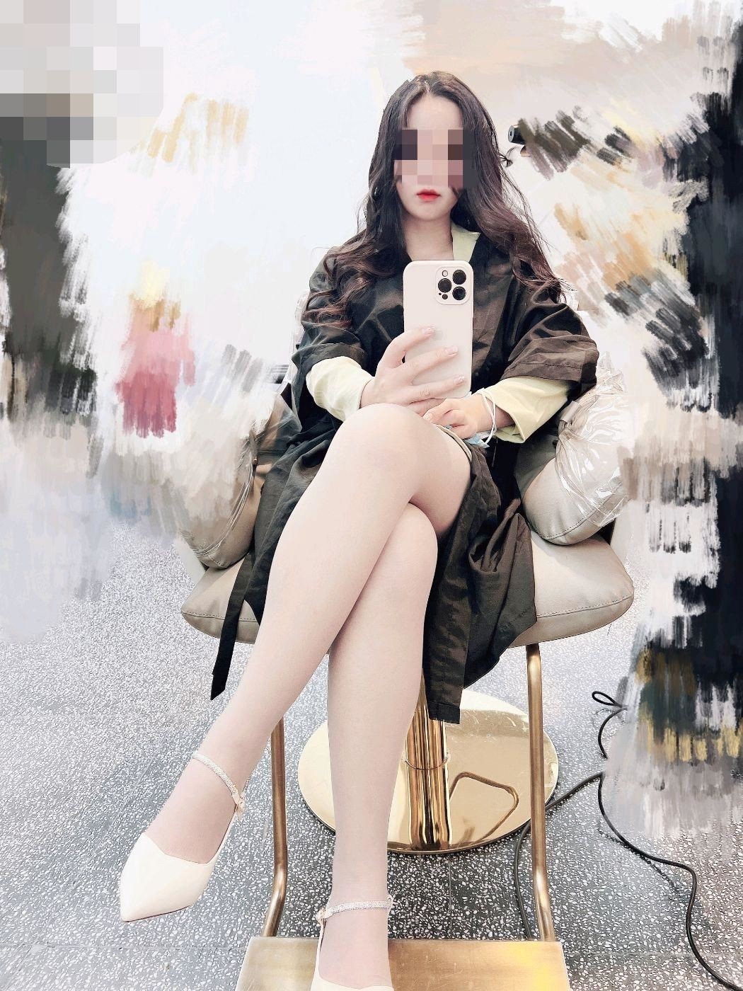 绿帽乱L人妻 性障碍老公把老婆给别人干， 灌醉3P、4P群交淫妻3个猛男前后夹击，附生活照