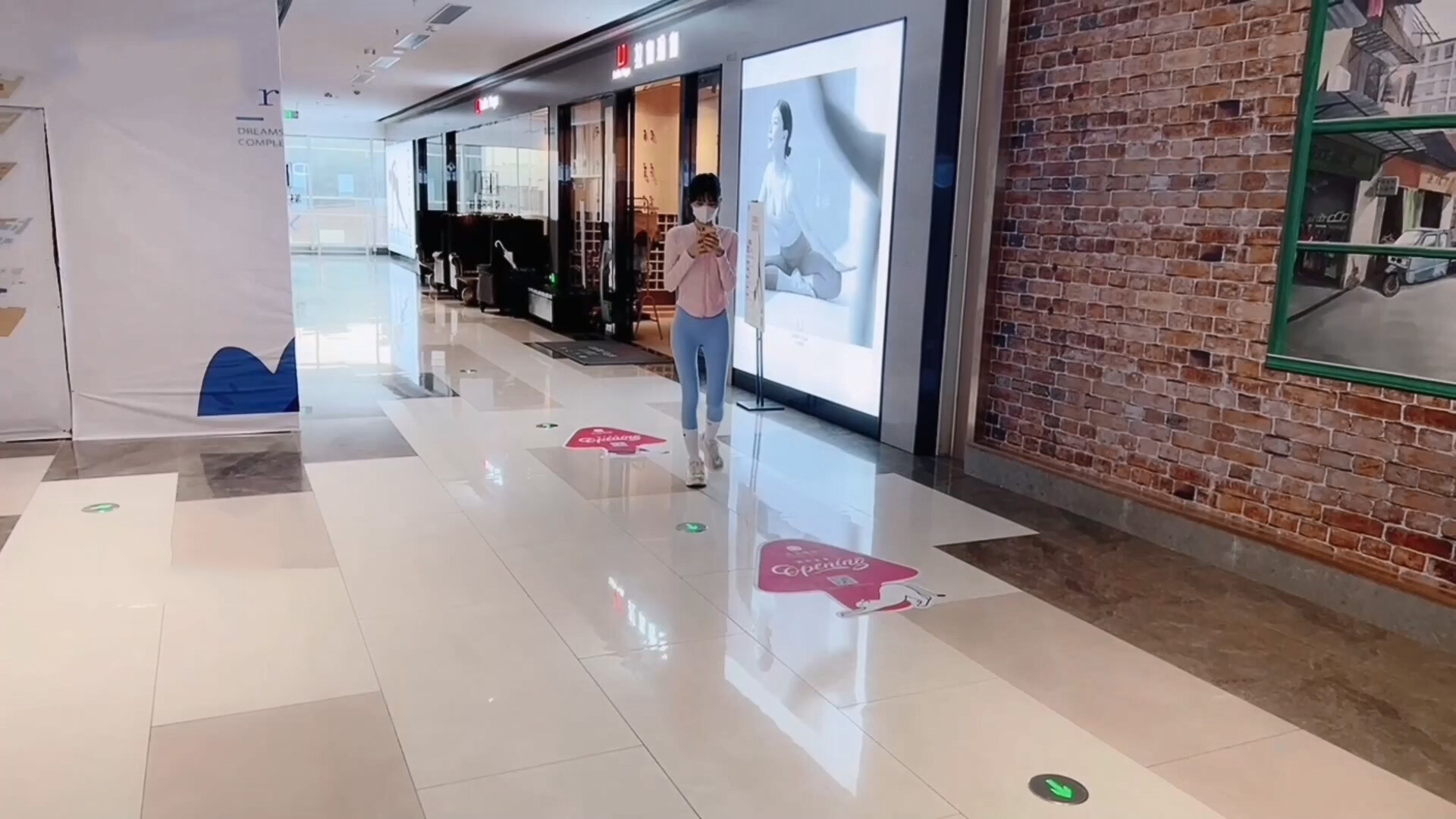 【绝世美穴❤️名器白虎】萝莉天花板粉色情人酒店爆操瑜伽妹妹 大肉棒狂刺究极白虎粉鲍 无比性感