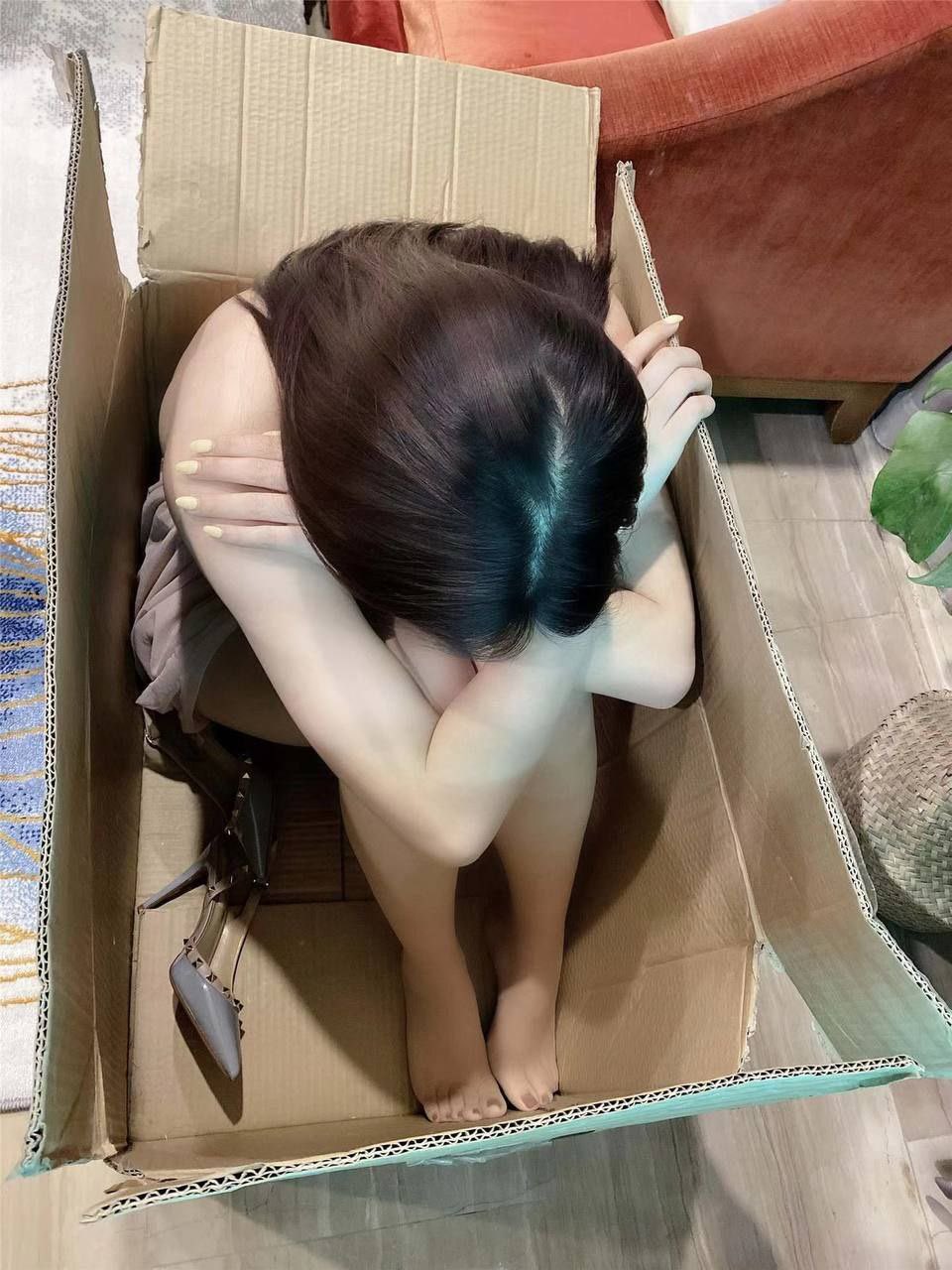 多人运动 极品反差人妻 多人运动 上下两洞都塞满 被人肆意蹂躏