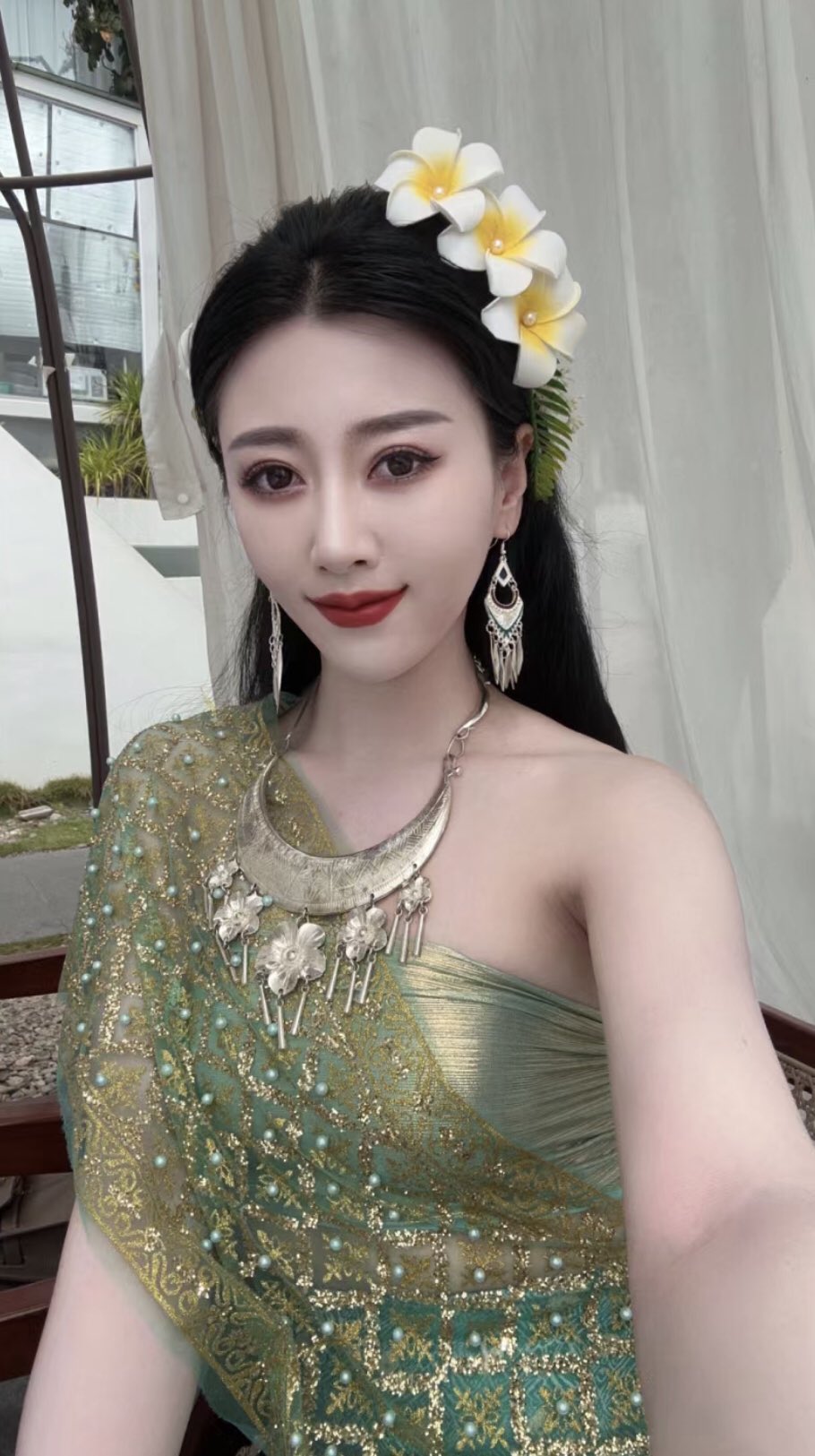 背德人妻 用大鸡巴卸下她的高冷外表 见证她和平时不一样的一面