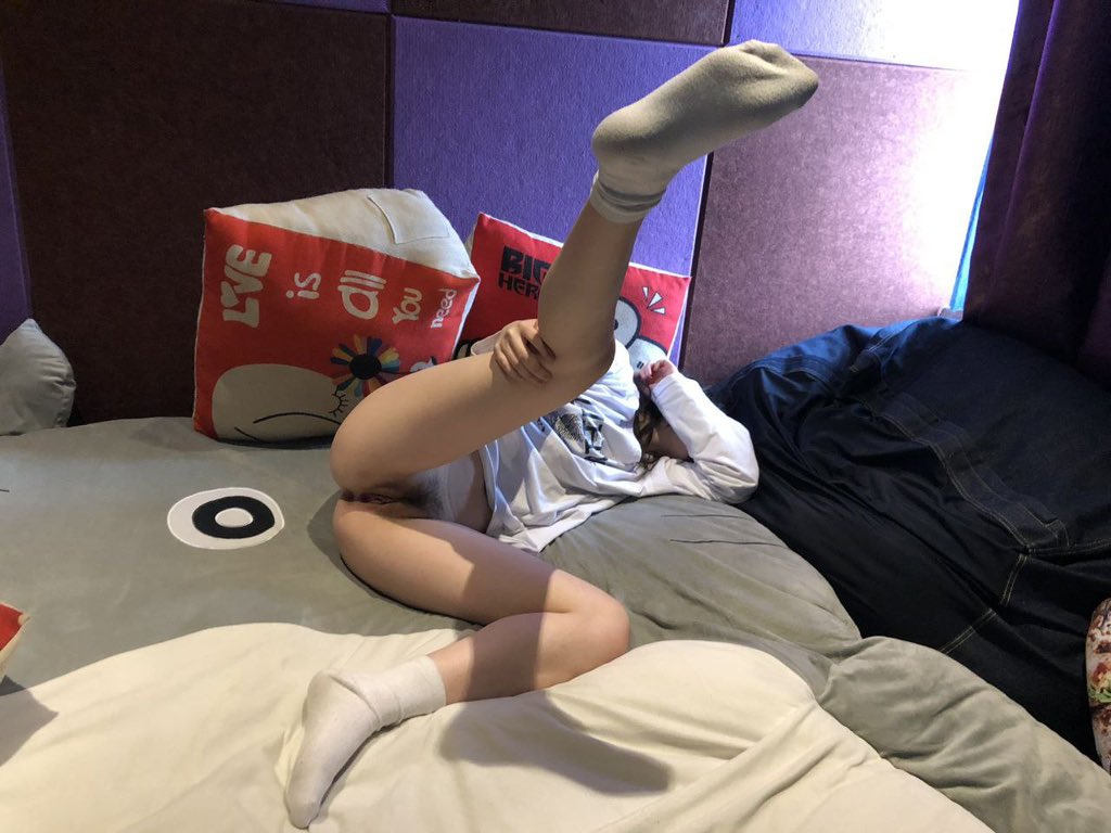 女神挑战两根棒棒 反差白富美 被两根肉棒同时满足 上下两张嘴都要做爱很生猛 视觉感超强