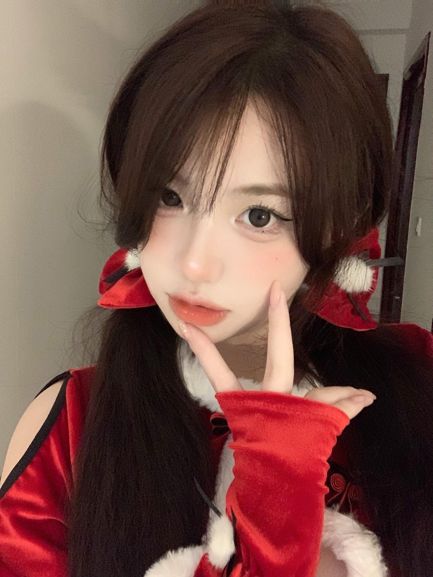 人前乖乖女人后骚浪贱的学生母G 皮肤超好 白白嫩嫩的 被口爆 颜射 射的头发上到处都是 叫床好听