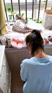 女人才最了解女人,看妈妈新收的小母G喜欢吗?给主人妈妈舔脚 添嫩穴 喝妈妈的圣水