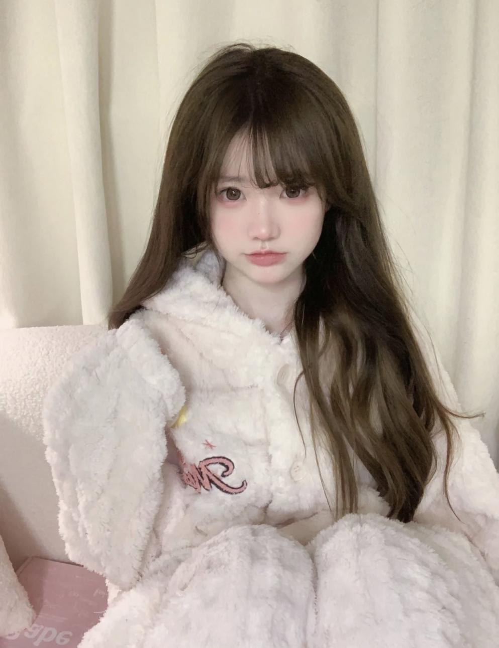 纯纯的甜美极品女神 纯欲的外表与放荡的淫叫 形成剧烈反差 视觉感超强  要榨干主人爸爸最后一滴精液