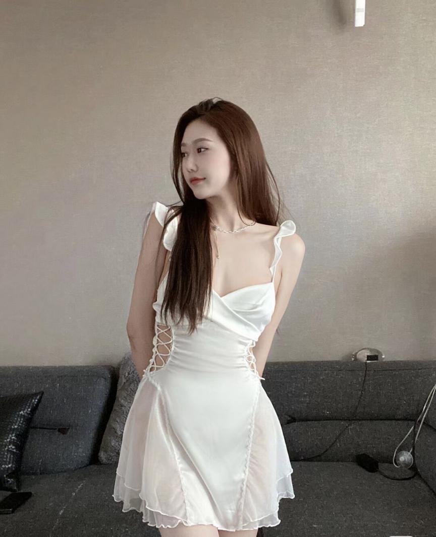 诱惑白丝长腿女神+诱惑白丝 粉嫩无毛小嫩逼绝世美穴 冲击力十足 极品蜜桃小丰臀骑乘 视觉感超