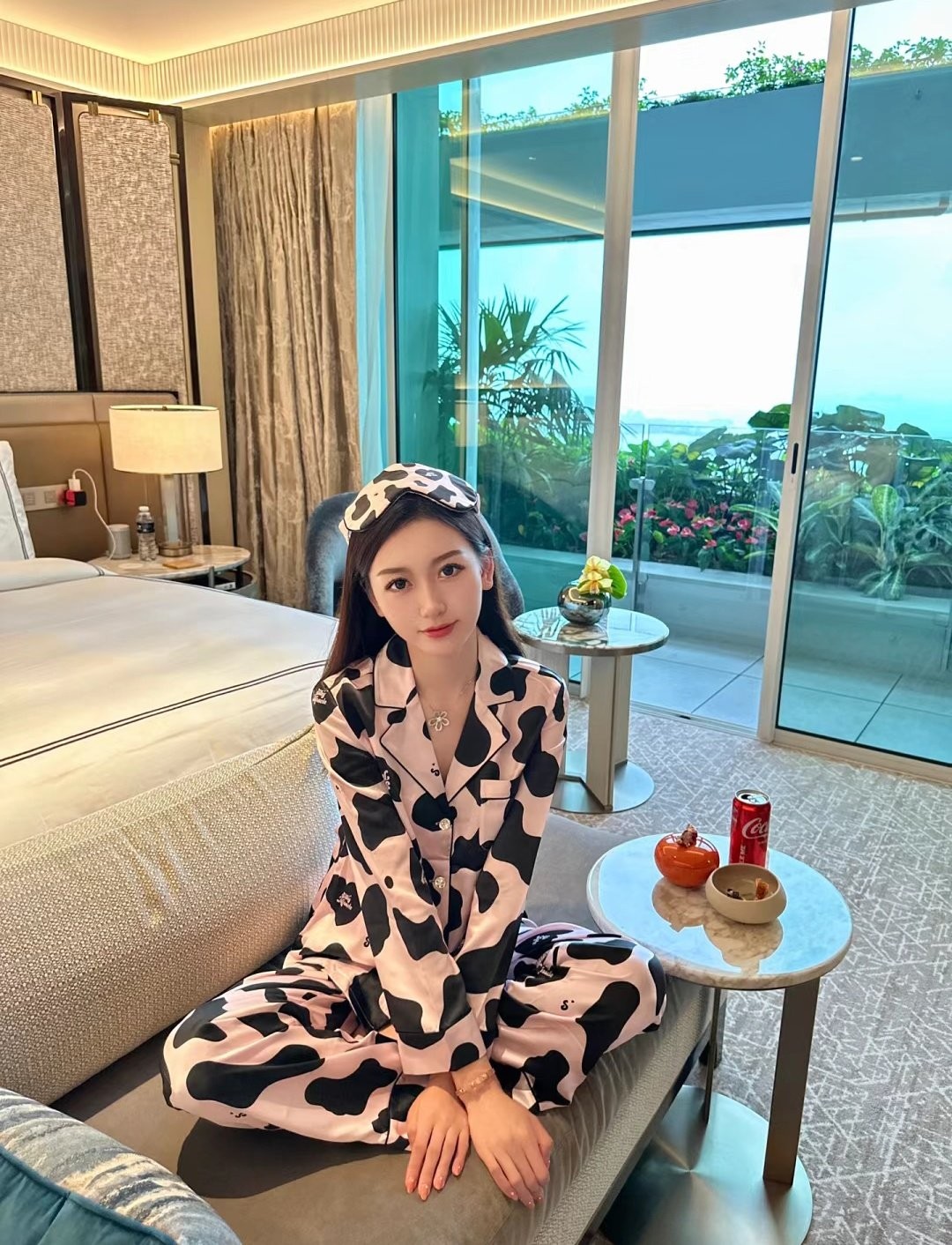 白皙性感极品尤物气质女神 蜂腰蜜桃臀 翘起屁股 掰开小蜜穴  摆好姿势 让哥哥毫无保留的进入我的身体