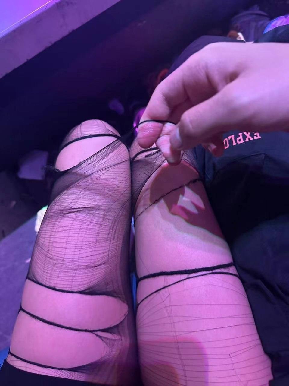 兄弟们，最喜欢喷射骚货的那个身体部位？为什么？