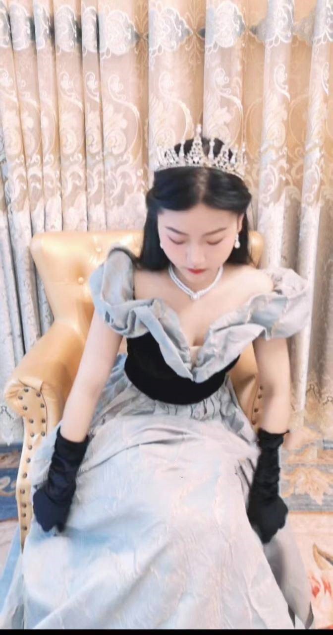 【独家爆料】贵州 铜仁学院 大四学姐 杨依云 骚母狗爱勾引男人