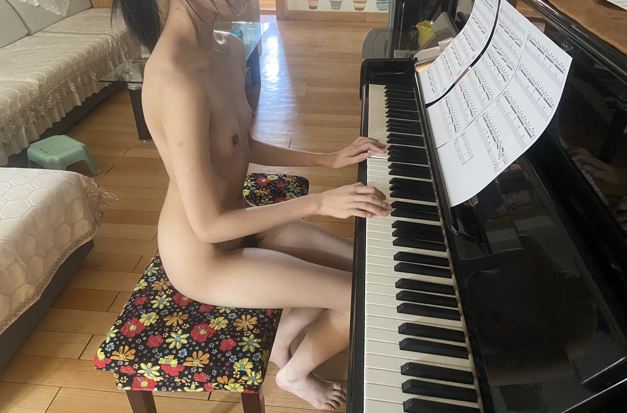 要优雅 也要舒服 气质温柔的女神  床上依然那么美 叫床声也如此的优雅 最好的性爱体验给最美的你