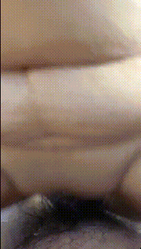 幼师喷水小可爱 挑战女上位肛交 各种姿势都不如这个抱操 挂在他身上有种小鸟依人的感觉