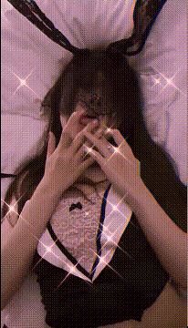 ❤️愿你眼里的星星温柔泛滥❤️你像天上的月亮 如此让人着迷 这朦胧的感觉更加凸显这幅完美的肉体