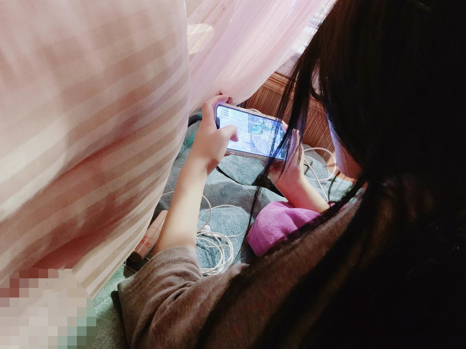 ✅超强兄妹乱L✅强上表妹18岁清纯学生，还爆出学生证和露脸照，超高颜值 附聊天记录和生活照