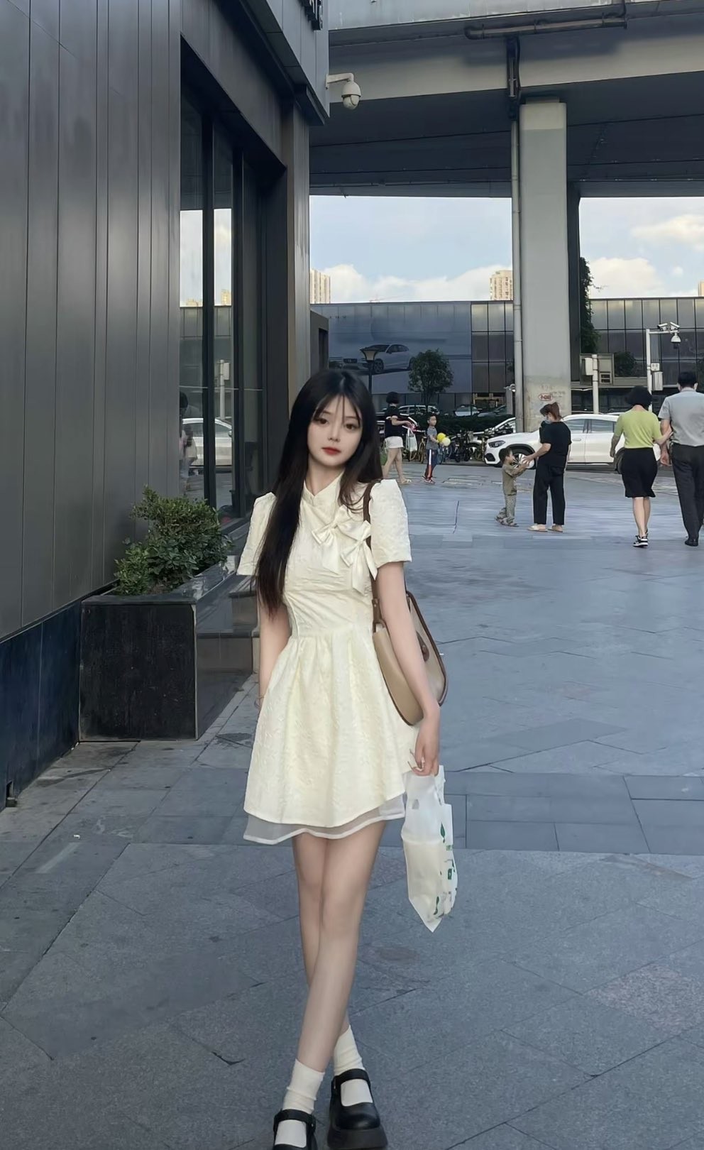 淫妻大神把纯洁小娇妻开发成人尽可夫的小荡妇  嘴里含着老公的肉棒 小骚逼里享受着单男的冲击