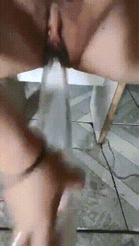 谁能想象到我一个人在家的样子？性瘾上来了真的控住不住，这种痒的感觉好像蚂蚁钻进去了