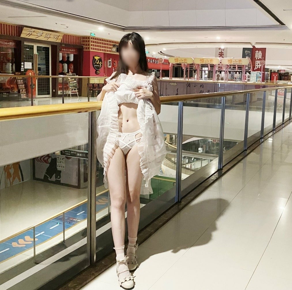 光鲜亮丽的女神 一边挨操一边被羞辱 纯欲的外表与放荡的淫叫 形成剧烈反差