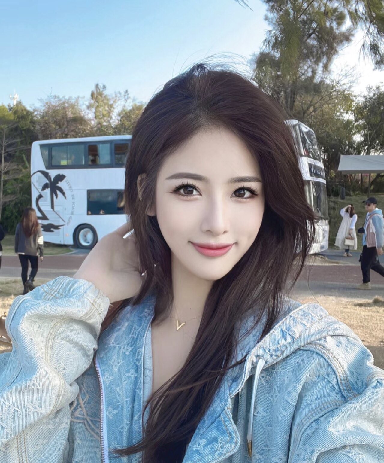 光鲜亮丽的女神 一边挨操一边被羞辱 纯欲的外表与放荡的淫叫 形成剧烈反差