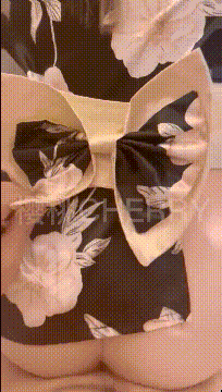 女神齐B短裙的优点就是 随时掀起裙子就可以让爸爸插进 湿润的小嫩穴 顶级精盆女神