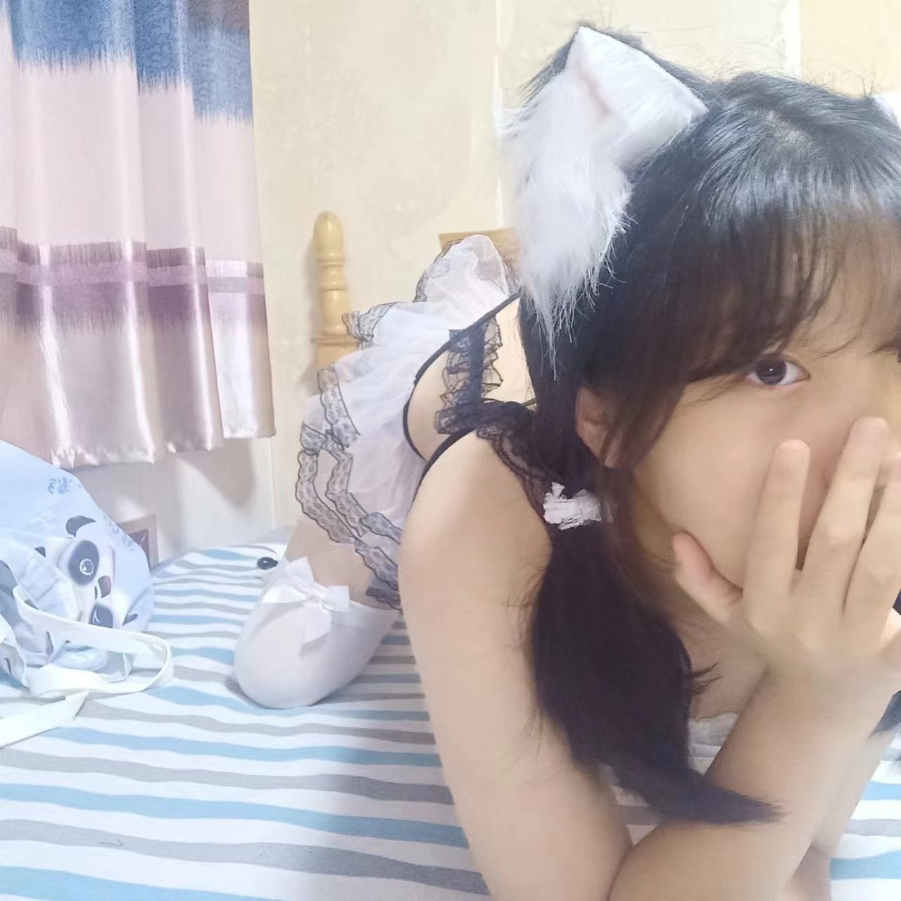 反差小学妹 小屁股带上狐狸尾巴 被爸爸肏的流了好多水水 小穴都被干肿了 白白嫩嫩的萝莉嗲声嗲气