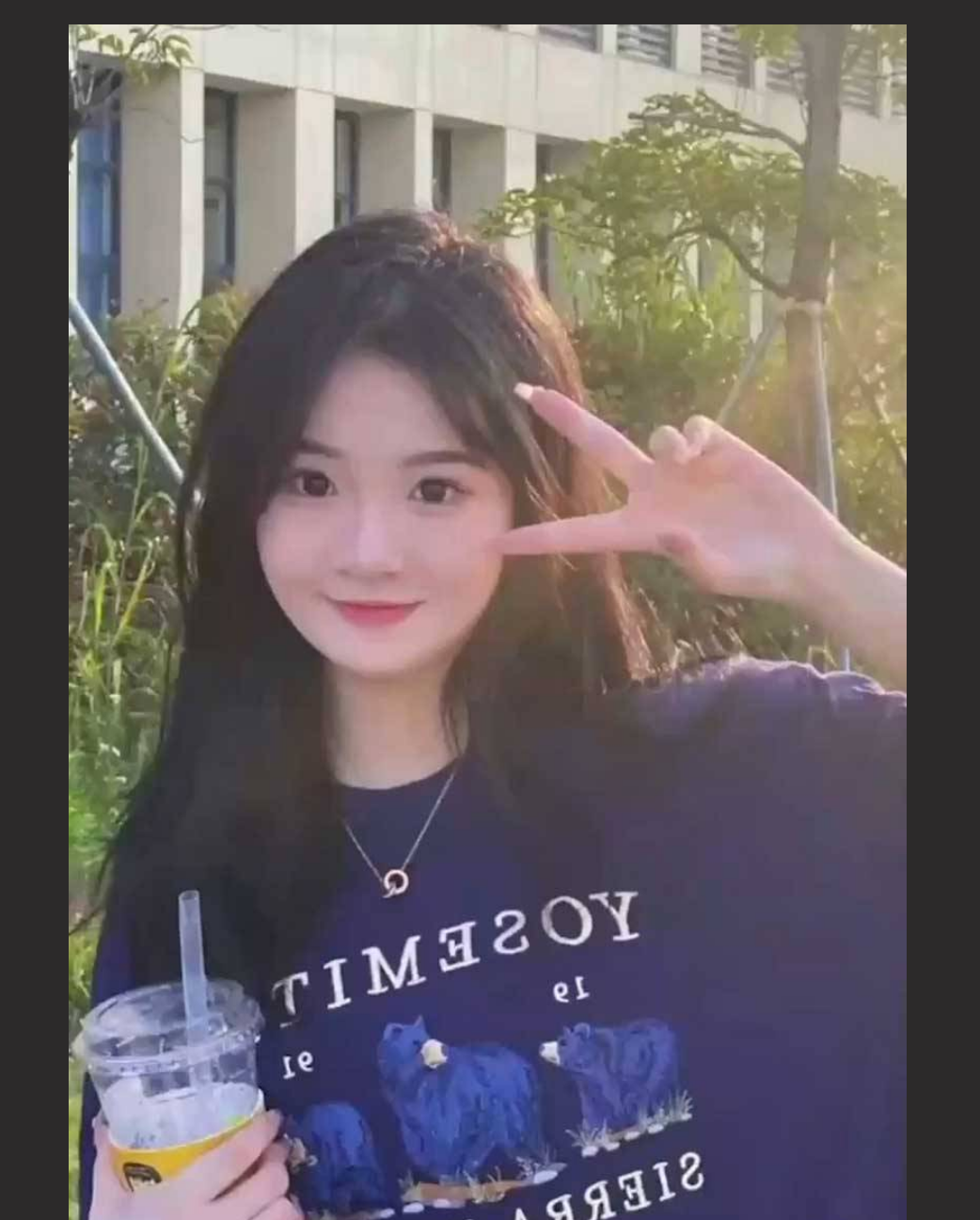 华中师范大学宋茜娜 学校操场与男友露出吃鸡做爱 影响恶劣被学校通报开除学籍