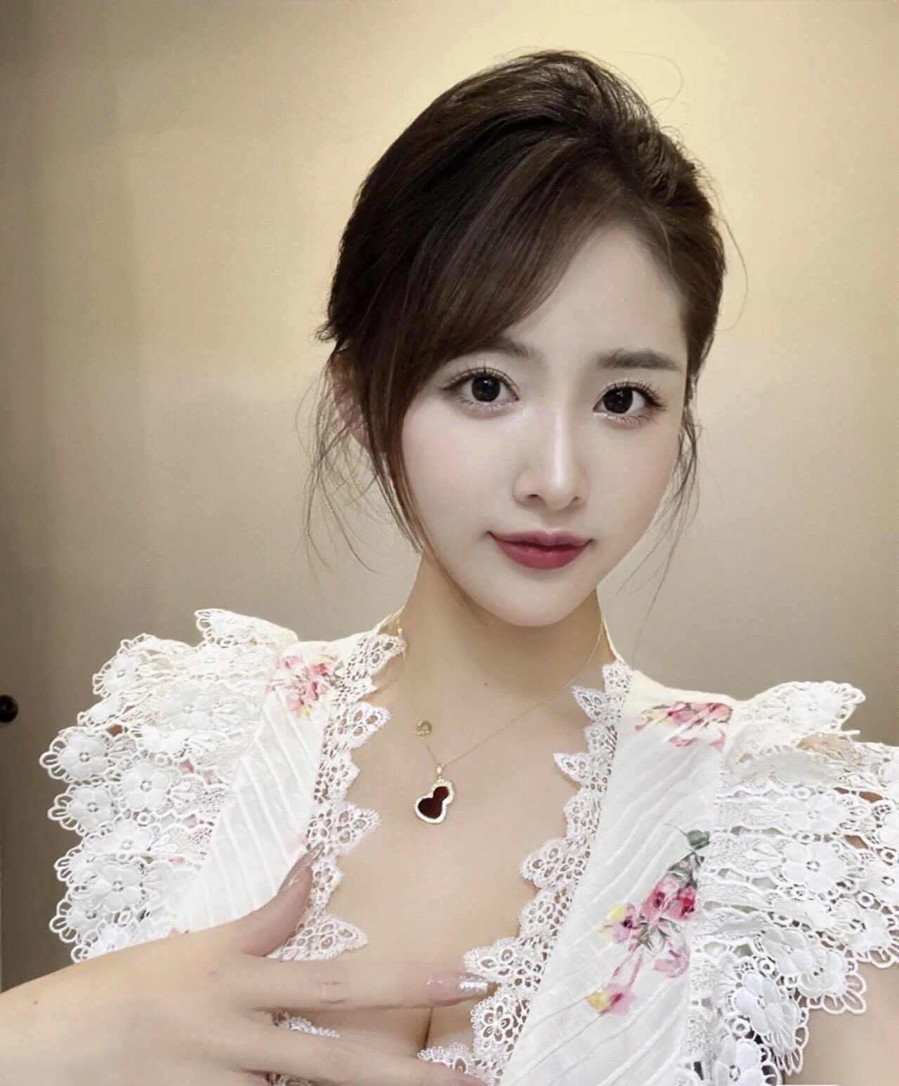 航空空姐逆天长腿仙女粉穴 和空姐做爱享受到的愉悦感果然比那些外围强多了 飞机上优雅的空姐被操