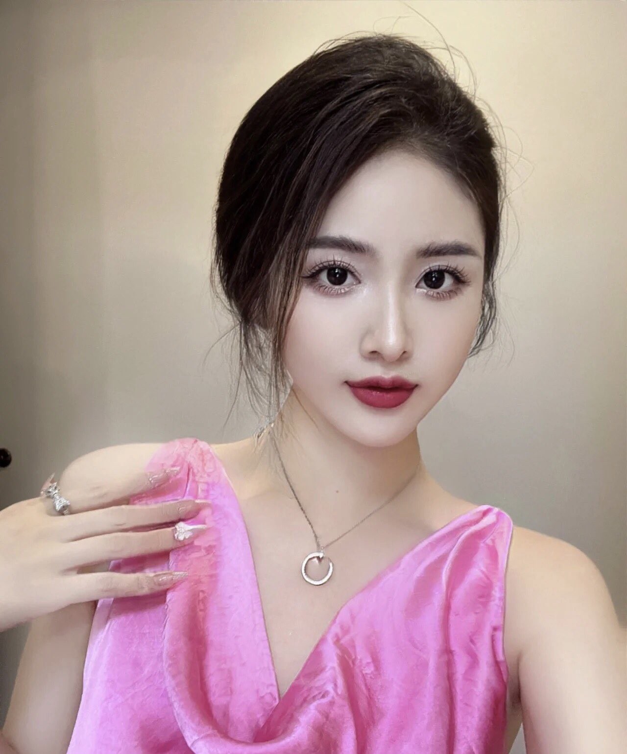 风骚小娇妻 撅高高屁股 粉嫩小穴湿粘淫汁美腿肩上扛爆操 颤挛美妙高潮