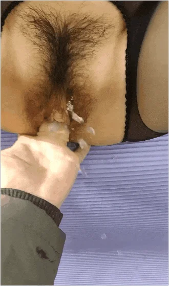 和公公野战露出操逼  爆裂黑丝  怒操射满骚逼