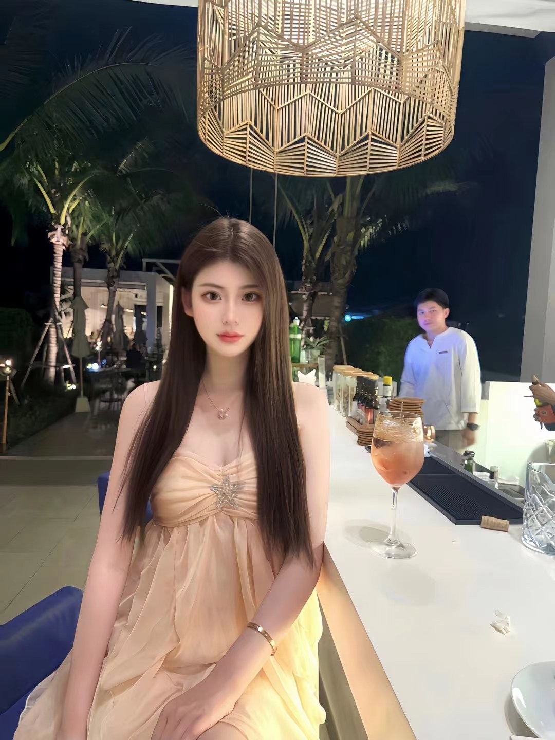 纯洁无瑕的美少女 外表清纯靓丽床上风骚 紧致粉嫩小穴被肏出白浆  操这样的美逼简直舒适怡人！