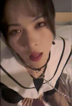 每次当着老公的面前被其他男人当成小母G玩弄羞辱的时候心里就特别兴奋，自己也特别喜欢自己这种又乖又淫贱